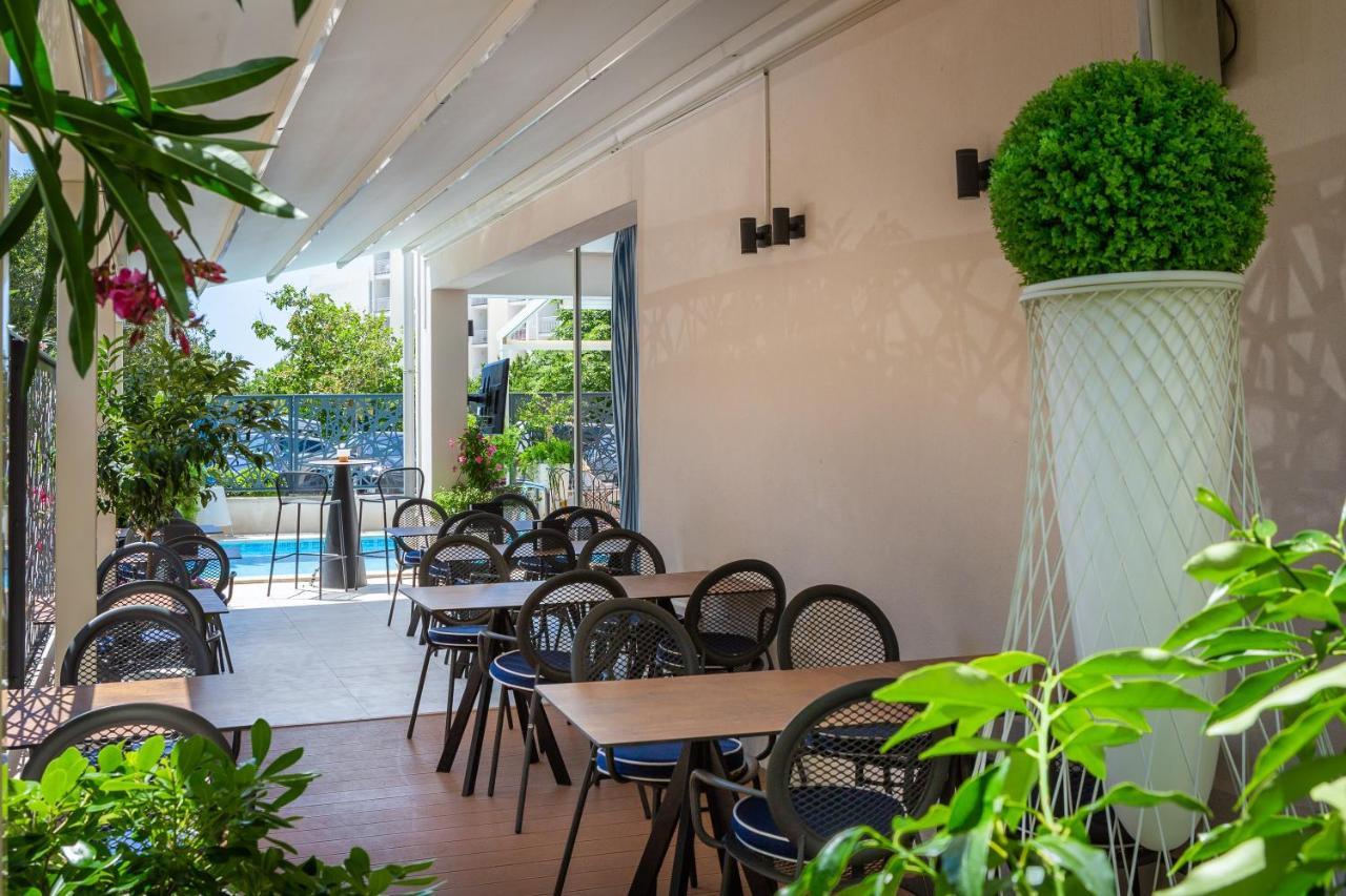 Aparthotel Flora 4*