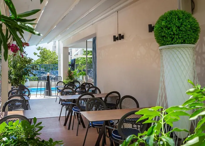 Aparthotel Flora